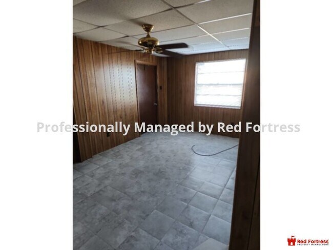 Building Photo - One Bedroom with full kitchen  and bathroom
