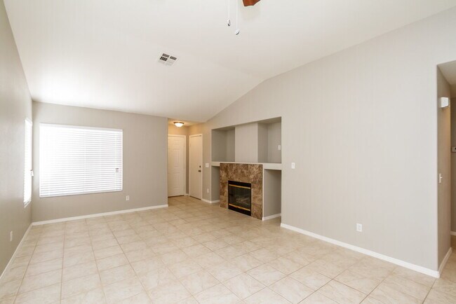 Foto del edificio - 5560 Merriweather Dr