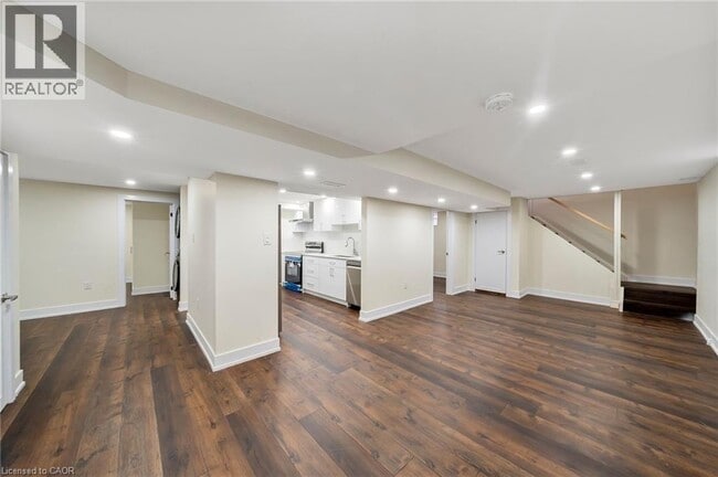 Building Photo - 78 Leaside Dr