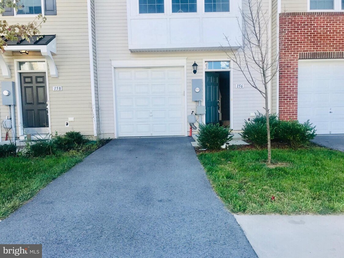 156 Schramm Loop, Stephens City, VA 22655 Townhome Rentals in