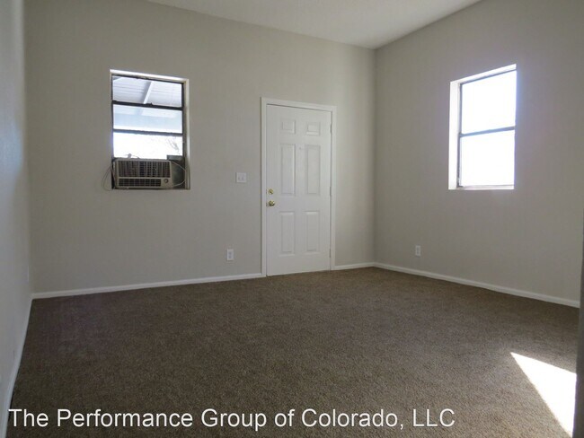 Building Photo - 3 br, 1 bath House - 801 E 6th St