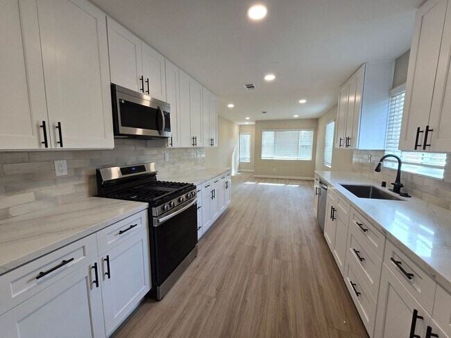 Foto del edificio - Newly Renovated House!!