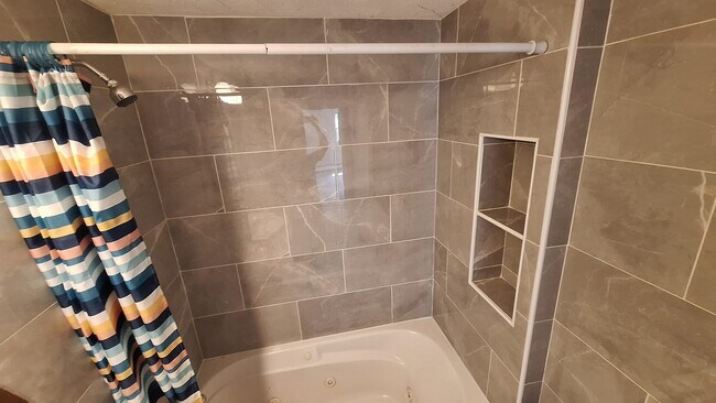 Building Photo - 5 Kenmar Dr