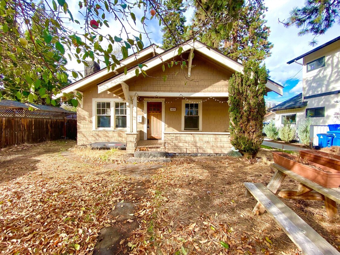 Cute and Cozy House, 3 Bed 2 Bath Home! House Rental in Bend, OR