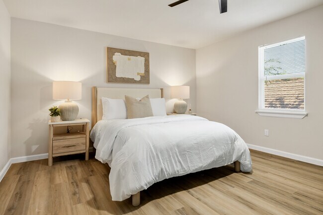 Foto del edificio - 9690 Fallbrook Dr