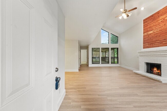 Foto del edificio - 18118 Lakeside Ln