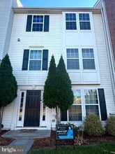 Building Photo - 42999 Edgewater St