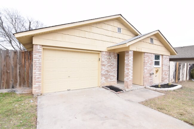 Foto del edificio - 2111 Coach Dr