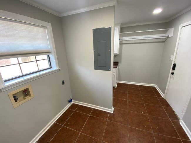 Building Photo - 1403 Doris Dr