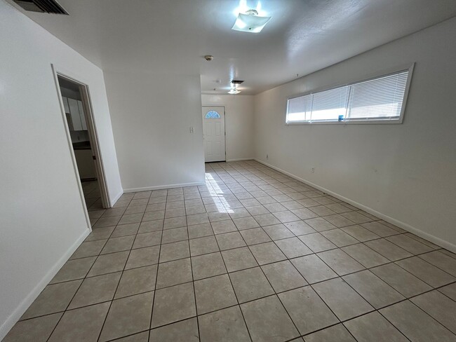 Building Photo - 301 Doc Duhon St