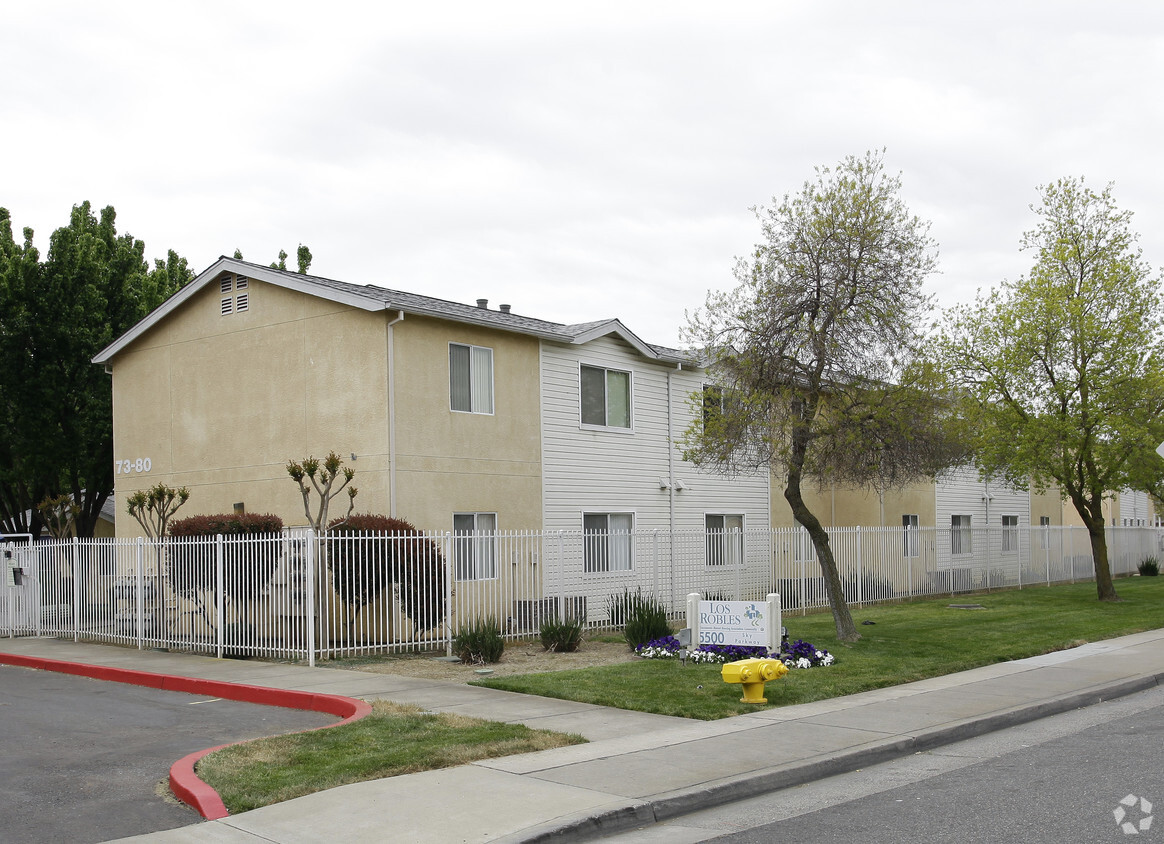 Building Photo - Mutual Housing at Sky Park