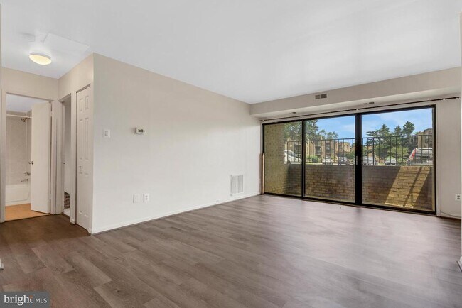 Foto del edificio - 7598 Gales Ct