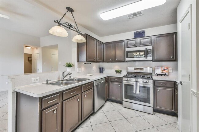 Building Photo - Wonderful 3 bedroom, 2 bath home located o...
