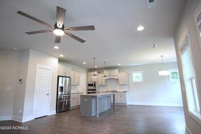 Foto del edificio - 554 Beacon Ridge Blvd