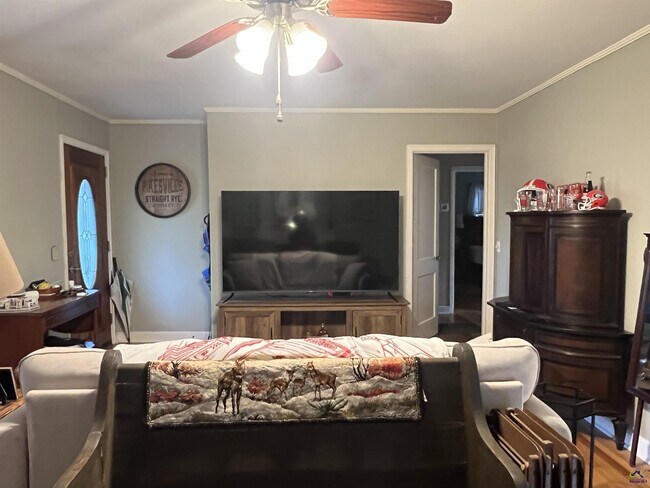 Foto del edificio - 145 Holmes Ave