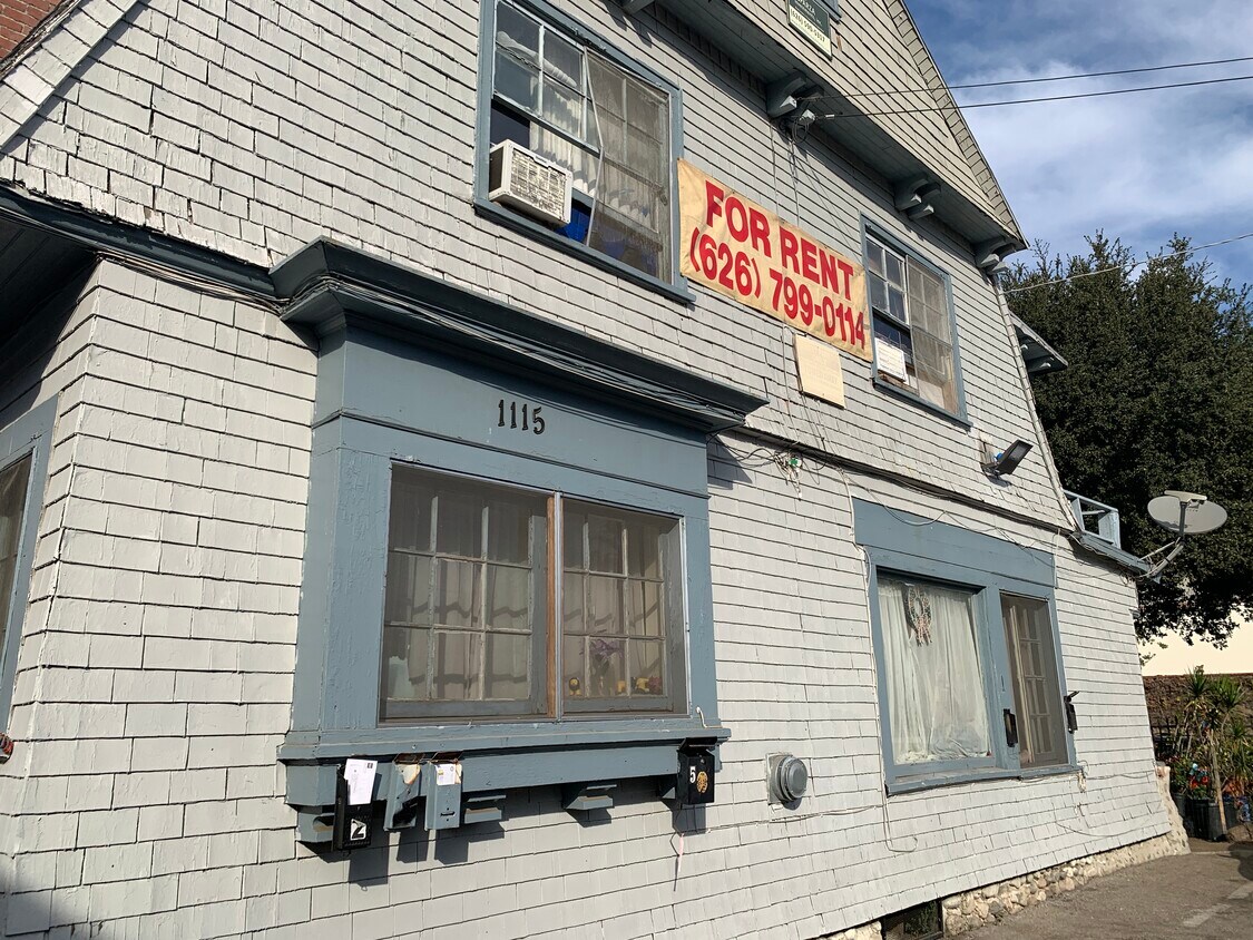 Foto principal - 1115 N Raymond Ave
