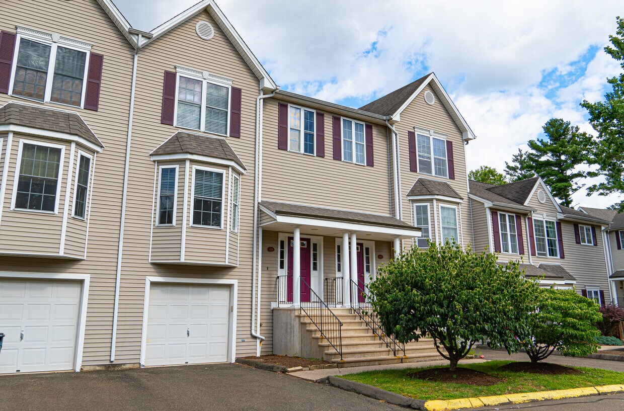 Primary Photo - 157 Leeder Hill Dr