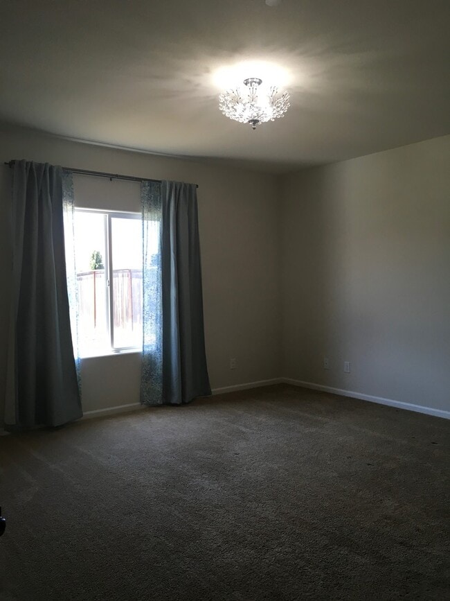 Foto del edificio - This immaculate single story 4Bedrooms, 2....