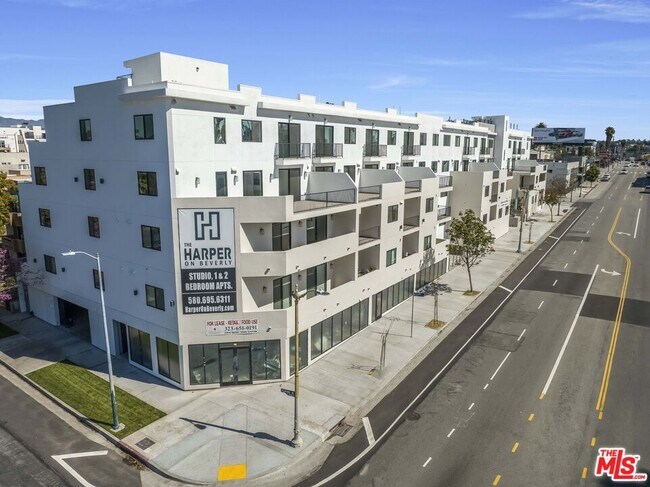 Foto del edificio - 3977 Beverly Blvd
