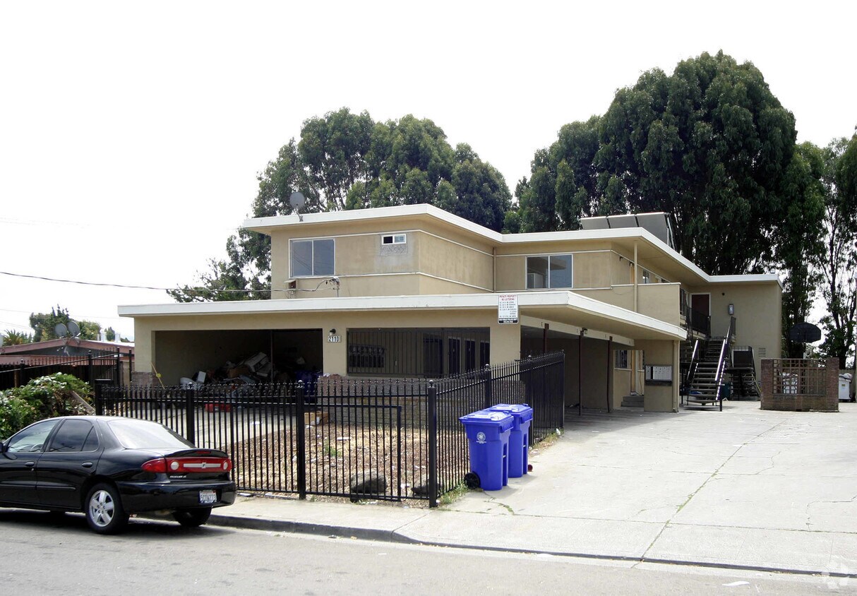 Building Photo - 2110 Stanton Ave