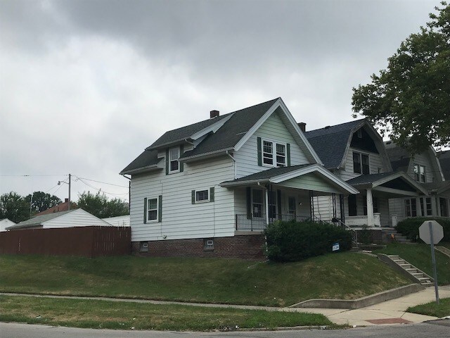 Primary Photo - 221 Willard St