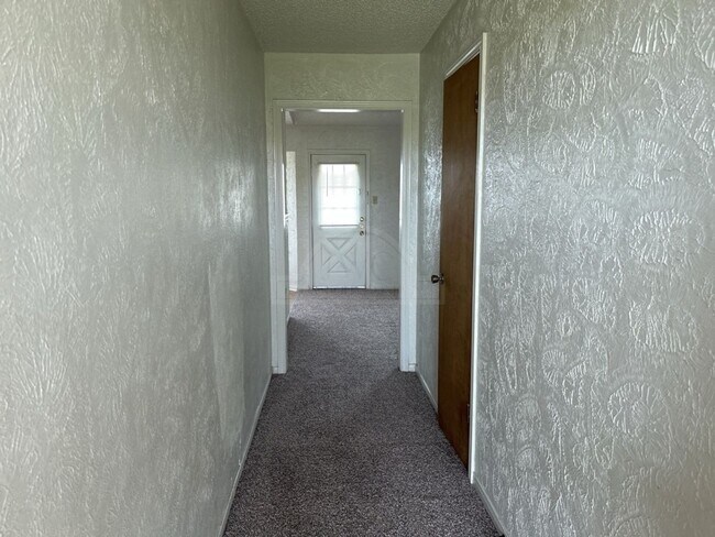 Foto del edificio - 2614 N W S Young Dr
