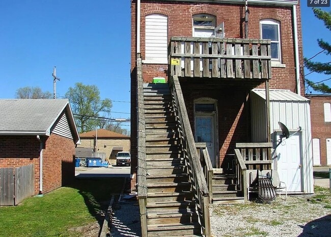 Building Photo - 111 N Poplar St