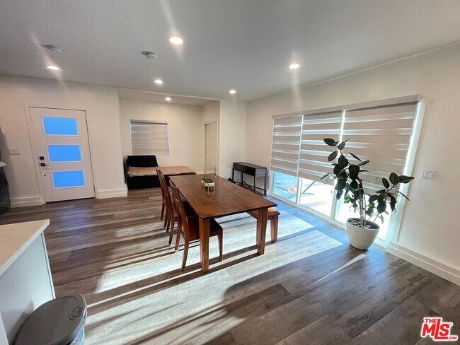 Foto del edificio - 4629 1/2 La Crescenta Ave