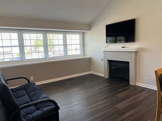 Foto del edificio - One-bedroom, One-bath Condo with Loft in S...