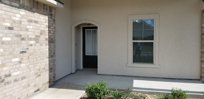Building Photo - 112 Melanie Rose Dr