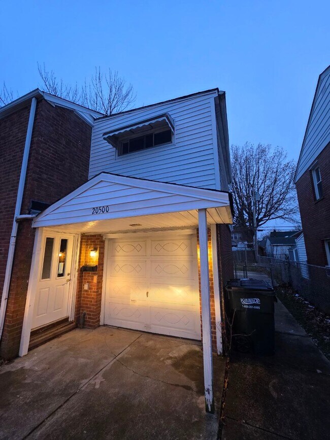 Foto del edificio - 20500 Priday Ave