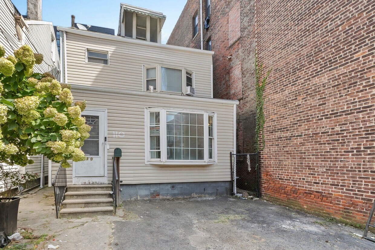 Primary Photo - 110 Storms Ave