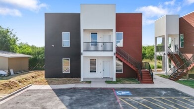 Building Photo - 225 E New Hampshire St