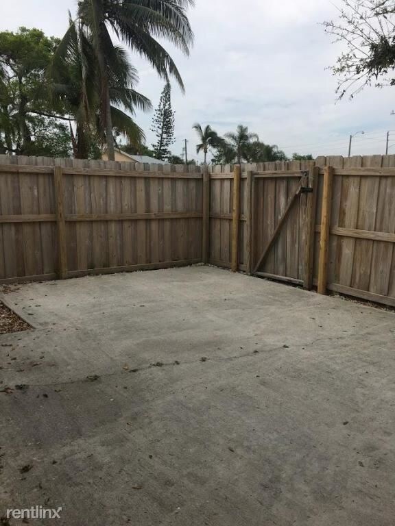 Building Photo - 1040 Miami Blvd