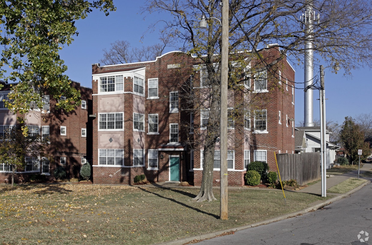 Primary Photo - 1224 S Frankfort Ave