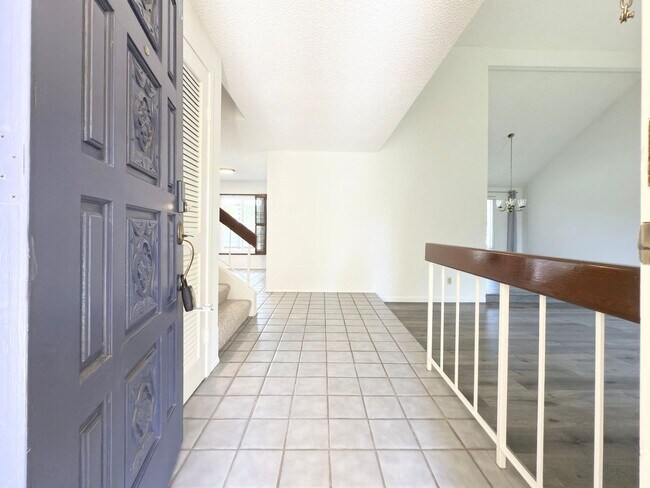 Building Photo - La Costa Charmer w/ Large Yard and Pool!