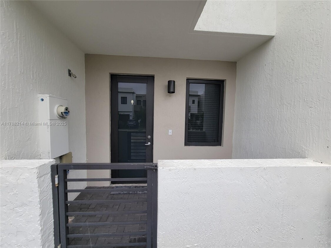 Primary Photo - 492 SW 91st Pl