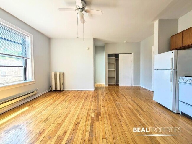 Foto del edificio - 0 bedroom in CHICAGO IL 60657