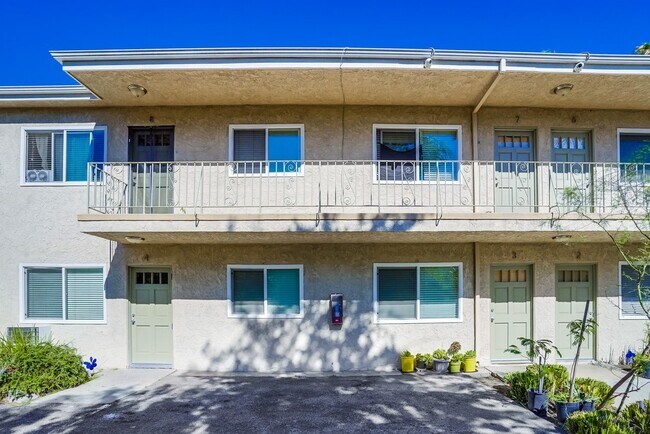 Vista de fuente - 2249 W. 24th St (B)