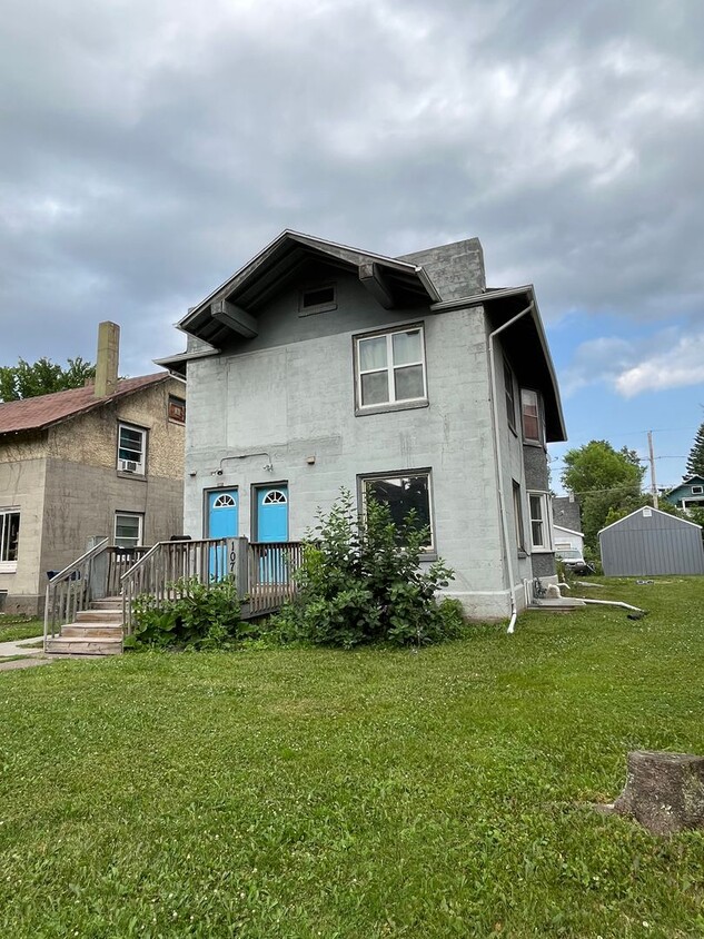 Building Photo - 1066-1070 86th Ave W