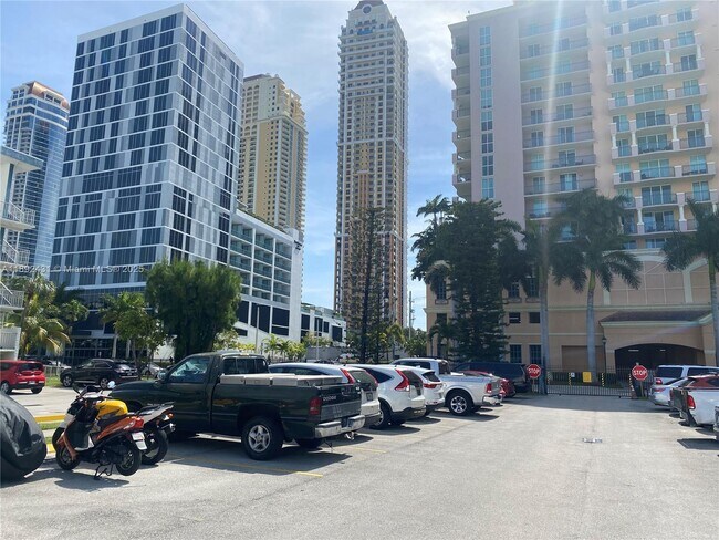 Foto del edificio - 17620 Atlantic Blvd