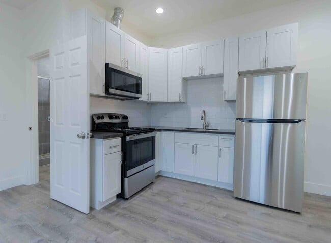 Building Photo - Parkway Plaza Apartments