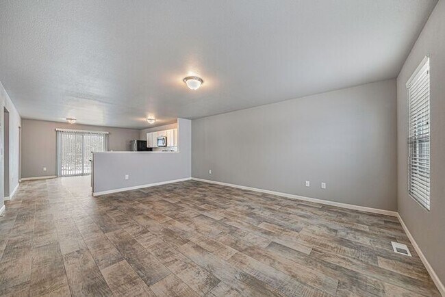 Foto del edificio - 204 Primrose Ln