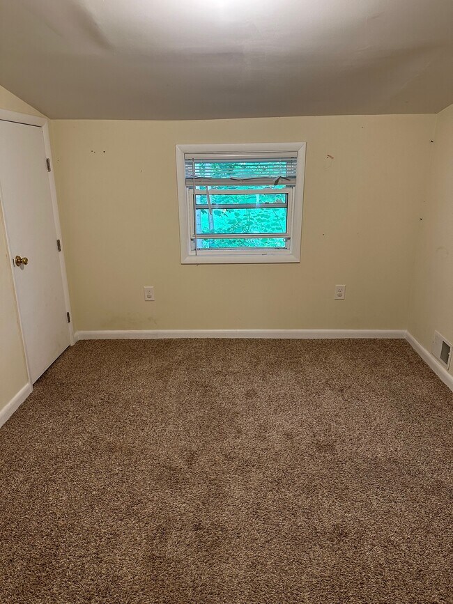 Building Photo - 13 Sheldon St