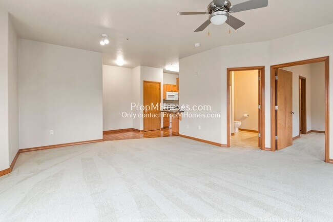 Foto del edificio - Chic One-Bedroom Condo in Vibrant Bethany ...