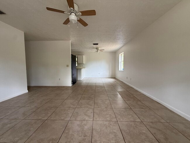 Building Photo - 2564 Navajo Ave