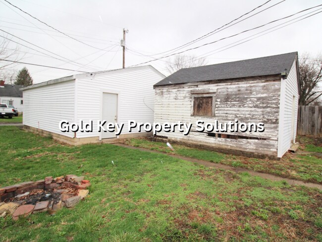 Foto del edificio - Large 2 BR 1 BA House with Family Room, Basement, Garage, and Separate Storage Building (SECTION ...