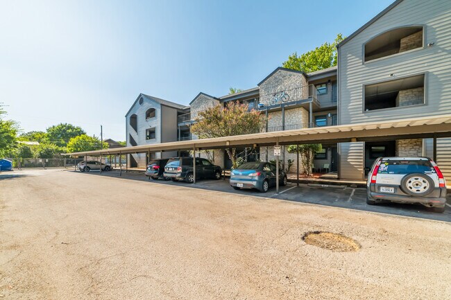 Building Photo - 1510 W N Loop Blvd