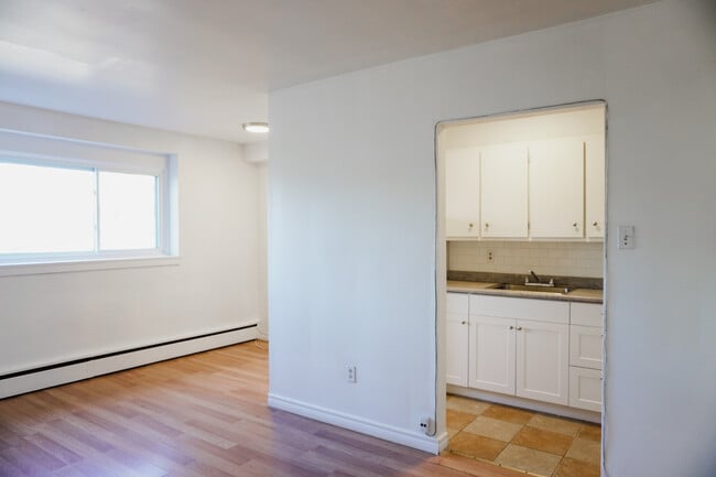 Building Photo - 2448 Carling Ave