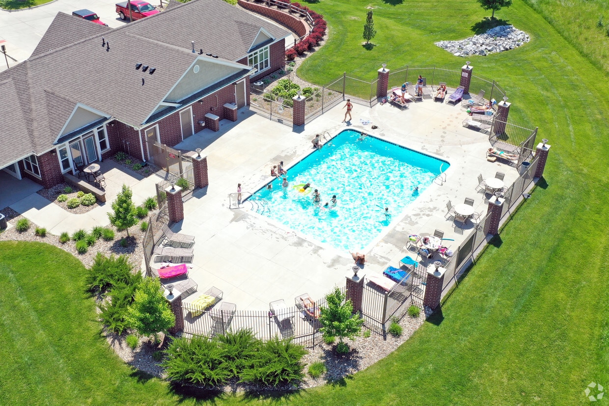 Lynbrook Apartments and Townhomes 19910 Lake Plz Elkhorn, NE